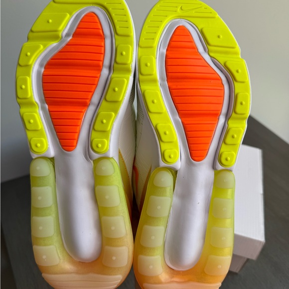 Men’s Nike Air Max 270 - Picture 3 of 5